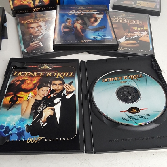 The James Bond 007 DVD Special Edition Collection (8 DVDS) - Picture 6 of 16